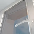 Ida tapadókorongos árnyékoló egy műanyag ablakon