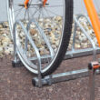 krómozott acél kerékpártároló 5 állásos egy darab parkoló kerékpárral