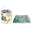 Fából készült építőjáték készlet a dobozában illetve mellette a puzzle szőnyeg amelyen felépíthető a készlet