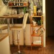 Irén bambusz 4 szintes polc konyhában bárszékek mögött