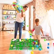 Egy nappali közepén elhelyezett 9 darab kisebb részből álló város mintás puzzle játszószőnyeg habszivacsból