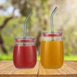 Agin üveg tároló készlet két darab középső méretű eleme smoothie-val a belsejében szívószállal fogyasztásra készen