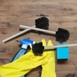 Sirko szétszerelhető és cserélhető elemekből álló wc kefe 3 darabos szettben a padlón