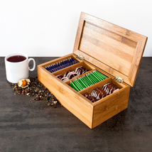 Bunka négy rekeszes teafilter tartó doboz konyhapulton teaszettel
