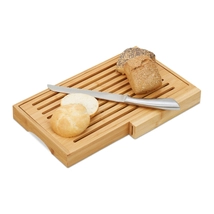 Bambuszból készült kenyérvágó tálca levehető tetővel és üríthető tálcával