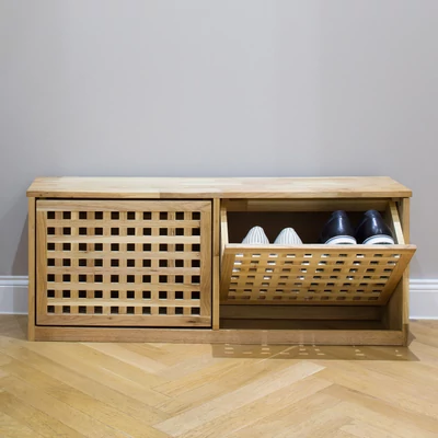 lion diófa helytakarékos extra keskeny cipősszekrény és pad billenthető fiókokkal a közlekedőben elhelyezve