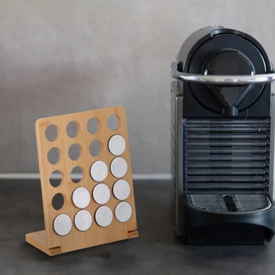 Kompakt méretű Nespresso kapszulatartó állvány bambuszból