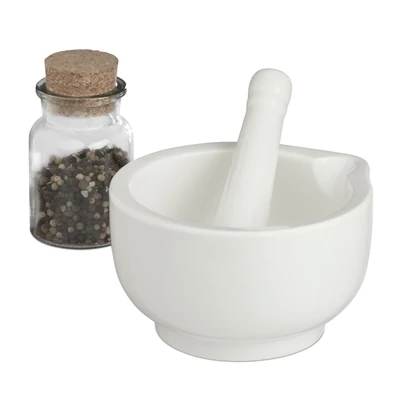 15 cm átmérőjű fehér színű porcelán mozsár törővel