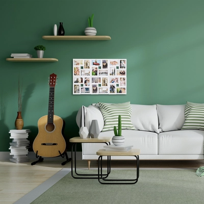 Jotin kollázs képkeret zöld falon elhelyezve egy krém színű kanapé felett