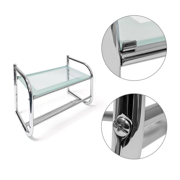 Hanga acélból készült fürdőszoba polc részletei fehér háttéren