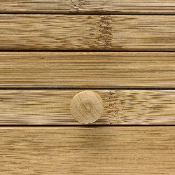 Kenyértartó bambuszból készült fogantyúja közelről