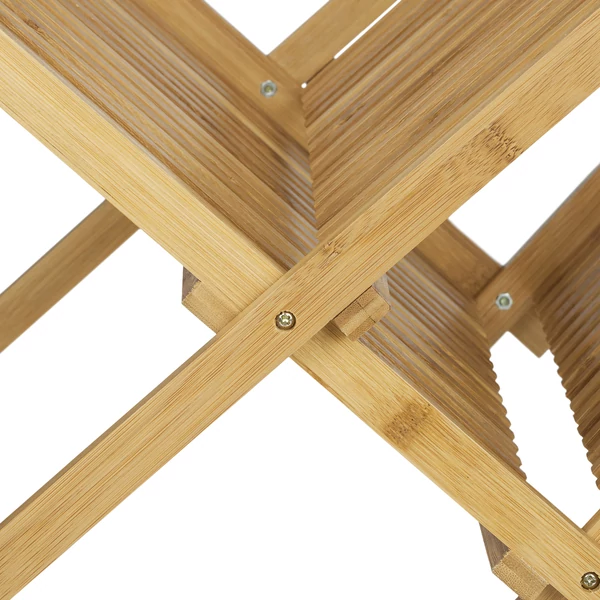 Egy bambuszból készült összehajtható cross edényszárító váza közelről