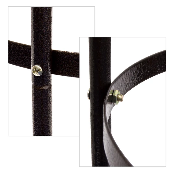 Sötétbarna színű acél rózsafuttató keret és virágfuttató obeliszk alakban középső eleme közelről