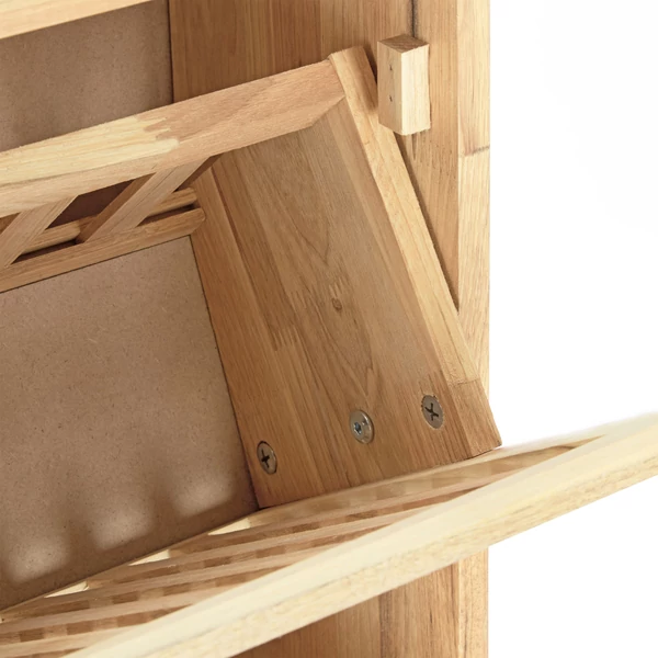 Lion diófa cipőtartó belső része a billenthető ajtókon belül közelről