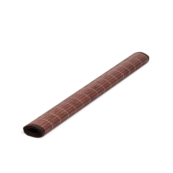 80 x 50 cm méretű bambusz fürdőszobai szőnyeg sötétbarna színben összetekerve