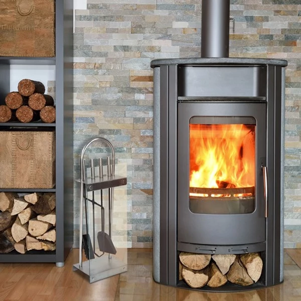 Tiszta kandalló környezet kandalló tisztítóval