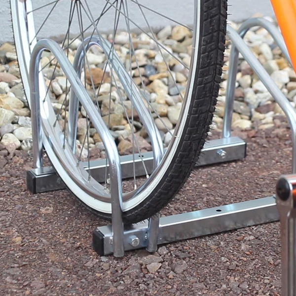 rozsdamentes acél kültéri kerékpártároló és parkoló használatban