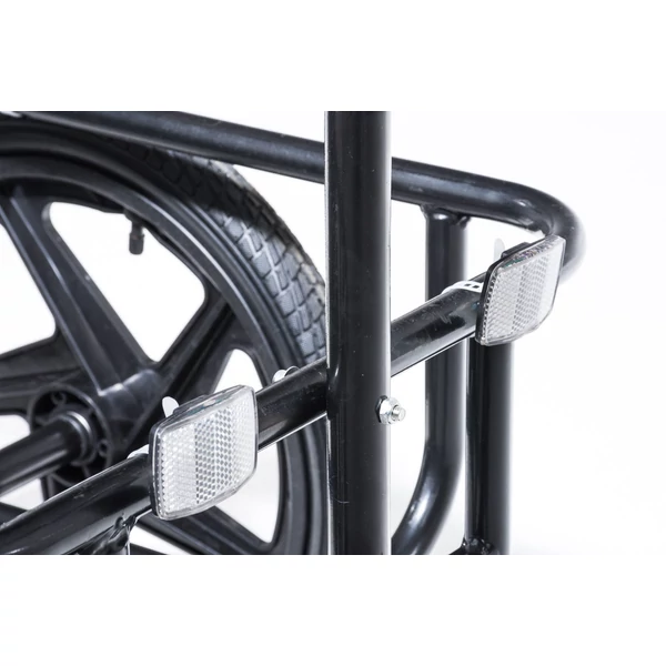 Willy bicikli utánfutó fekete színű acél vázszerkezete közelről