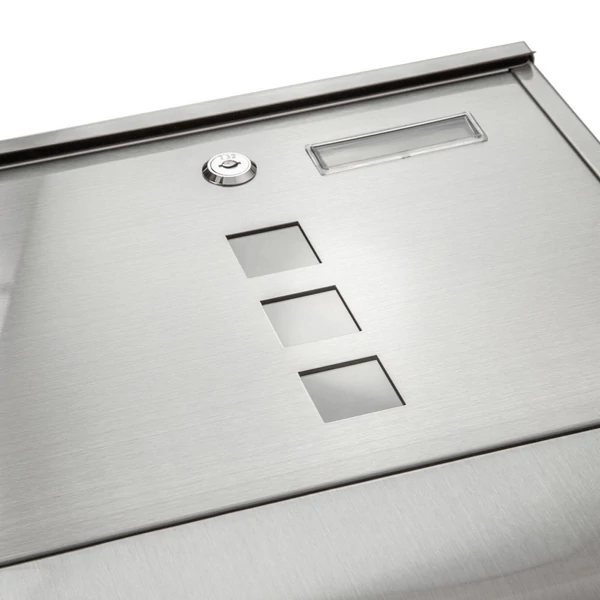 nemesacél postaláda névtábla tartóval és három darab négyzet alakú betekintőnyílással