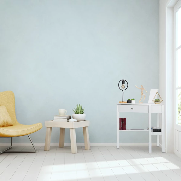 Zirka sarok íróasztal egy világos színre festett szoba jobb szélében elhelyezve