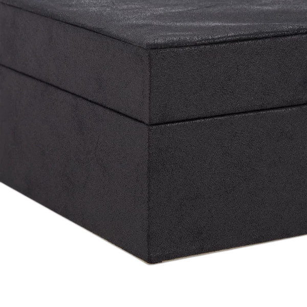 Maranka fekete színű műbőr borítású ékszertartó doboz külső éle közelről