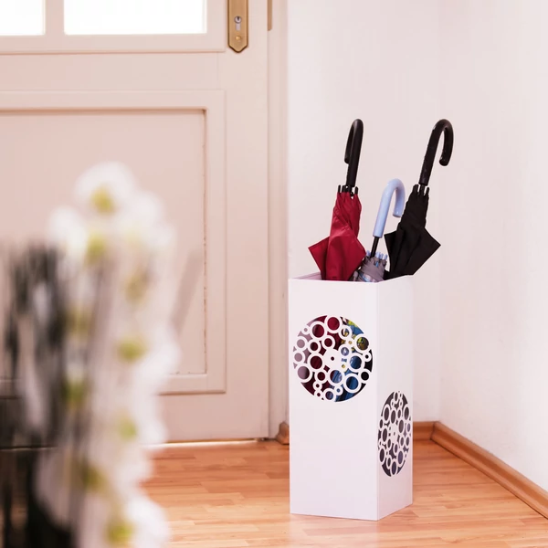 Esernyőtartó akár 4 db esernyőnek elegendő tárolóhellyel