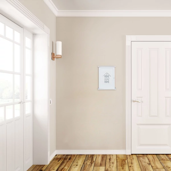 Nolka kulcsaakasztó kisszekrény a bejárati ajtó mellett a falon elhelyezve