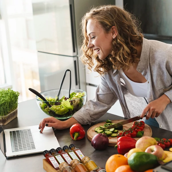 termeszetes-farp-bambusz-fuszertarto-rendezett-konyha