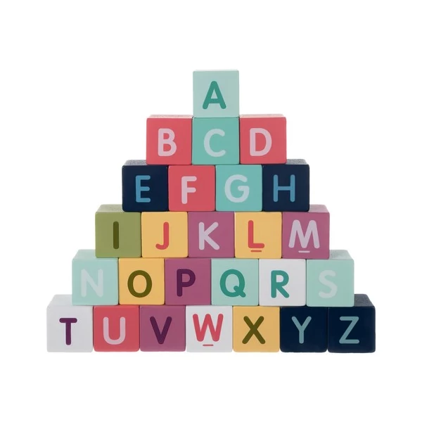 ABC fa építőkockák különböző színekben egymáson elhelyezve piramis alakban