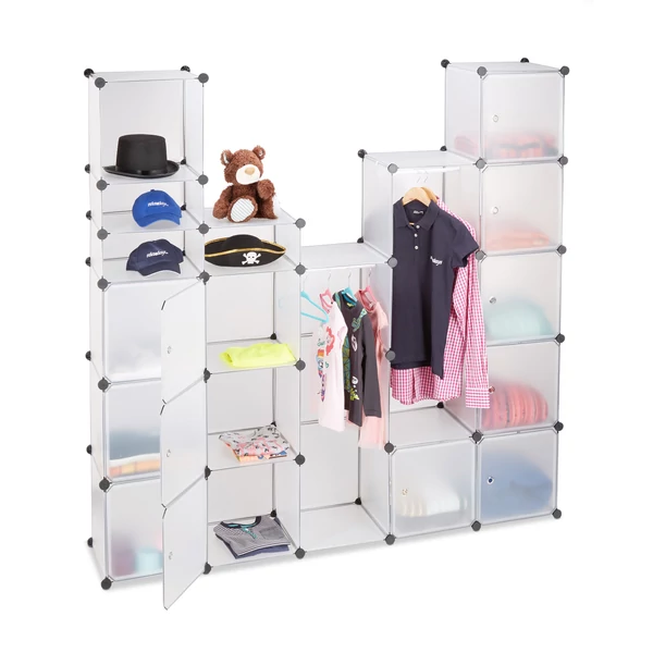 Lacy 18 rekeszes moduláris gardróbszekrény összeállítva ruhákkal feltöltve