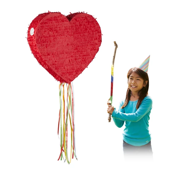 Piros szív alakú pinata a jobb oldalán egy hölggyel