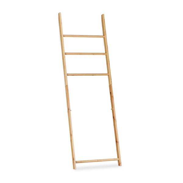 Bagra törölközőszárító létrapolc falnak támasztva szennyeszsák nélkül