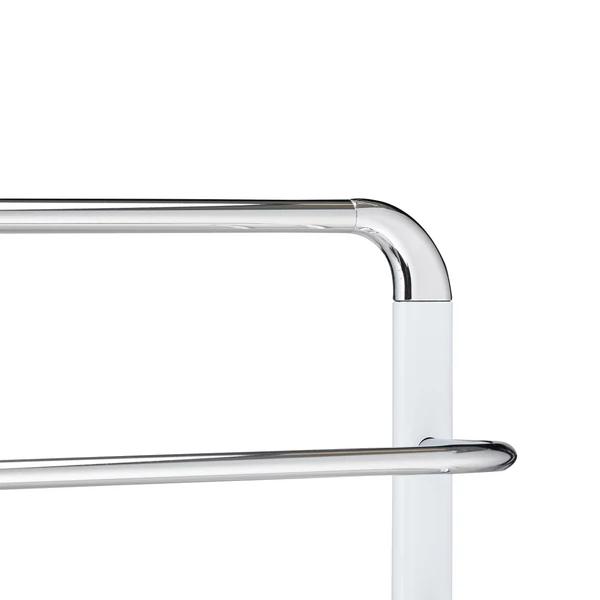 Milk fehér színű szabadonálló törölközőtartó állvány inox színű törölközőszárító rúdjai közelről