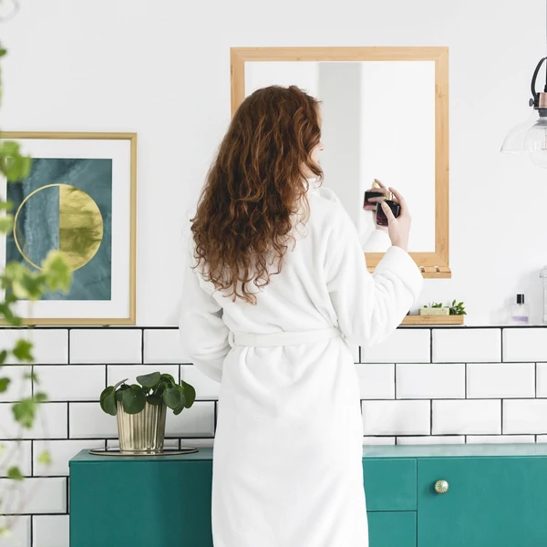 IDGAN Fali Tükör, Polccal