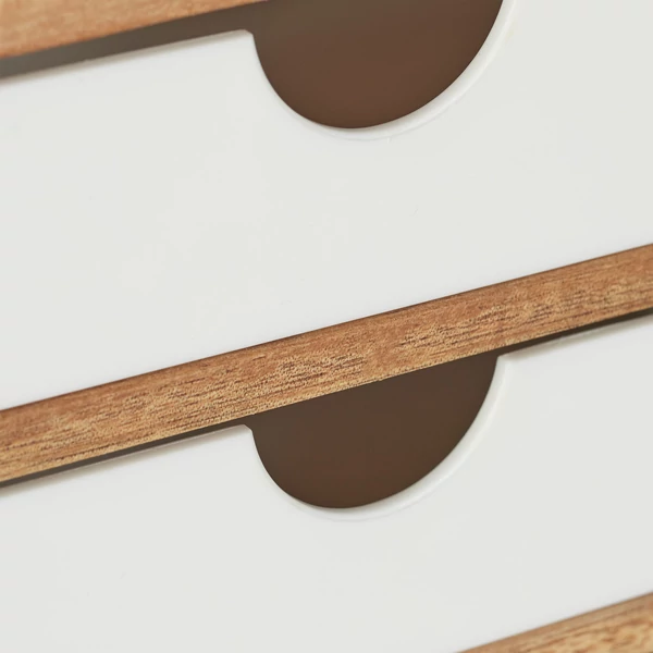 Kisam tükrös sminktároló két darab kihúzható fiókja közelről