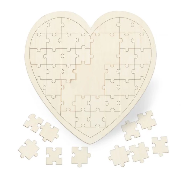 Szív alakú natúr fa puzzle kirakós 49 darab elemmel amely filctollal vagy festékkel festhető