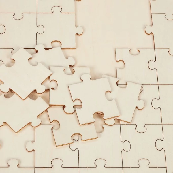 49 darab fából készült festhető, színezhető és írható elemből álló kirakós puzzle natr felülettel