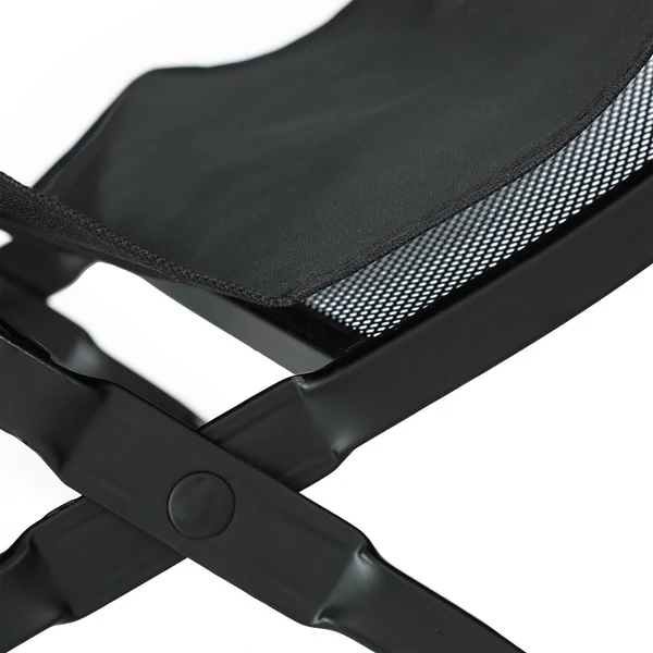 Középen összecsukható acélból készült fekete színű tüzifa tartó állvány középső része fekete textilrátéttel