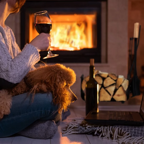 fekete acél tűzifatartó kosár kandallóhoz tisztító eszközökkel