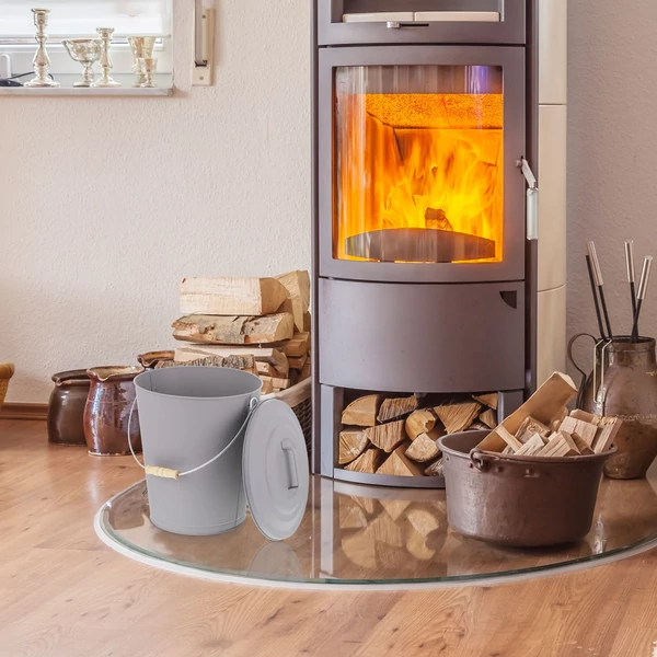 Acél hamus vödör fedéllel kandalló tisztításhoz