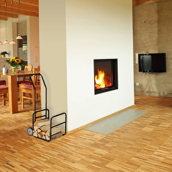 Tűzifa tároló kocsi műanyag kerekekkel beltérben