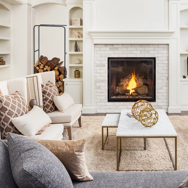 Beltéren a kandalló közvetlen közelében egy polgári lakásban elhelyezett orfi tűzifa tároló állvány legnagyobb változata