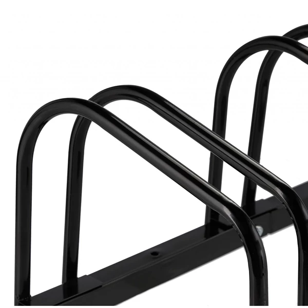 Kétállásos fekete színű kerékpártároló bicikli tároló rekeszei közelről
