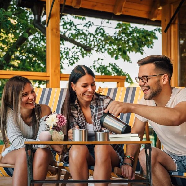 modern kerti asztal fonott mintával kültérre