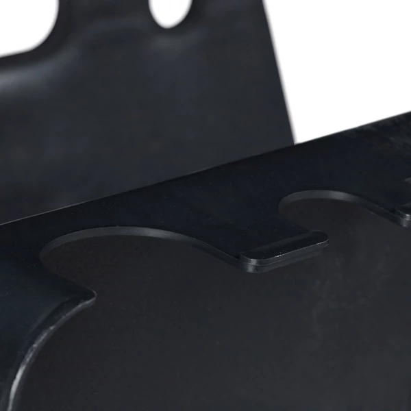 Műanyagból készült falra szerelhető tömlőtartó üresen közelről