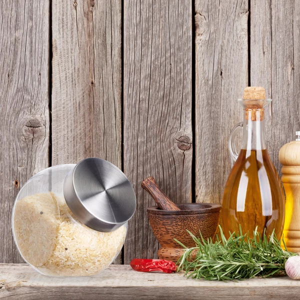 Cukorka tartó üveg fűszerrel feltöltve