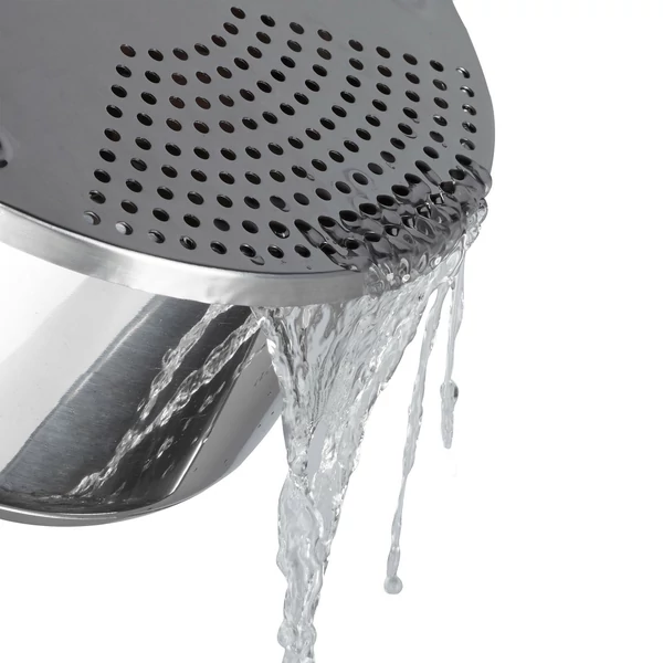 Rozsdamentes acél tésztaszűrő rátét használat közben