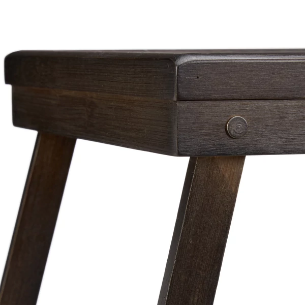 Sota sötétbarna ágytálca és felszolgálótálca lábállító mechanika közeli képe