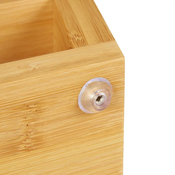 Tito bambusz etető és itatótál tartó állvány talprésze az azon elhelyezett csúszásgátló szilikon betéttel