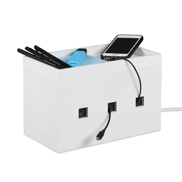Akun fehér színű bambusz kábelrendező doboz különböző elektronikai cikkekkel